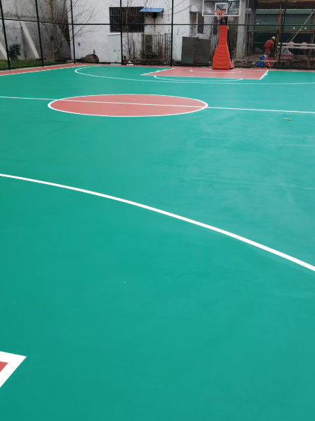 全南 球场长期使用易出现地面开裂